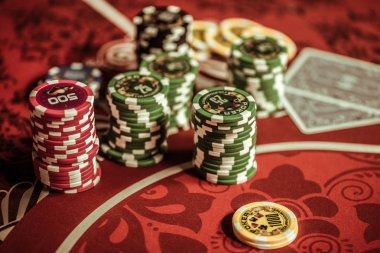 sule 66 live-dealer table with professional croupier